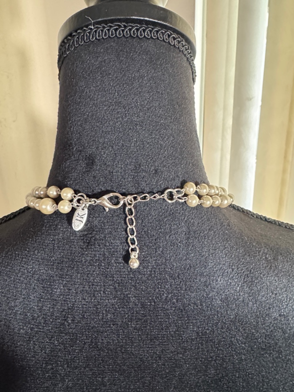 Jewel Kade Classic Cream Pearl Necklace with Silver Chain. - Picture 2 of 6